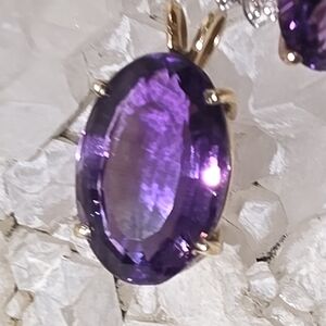 Lustrous Amethyst Oval Pendant Necklace